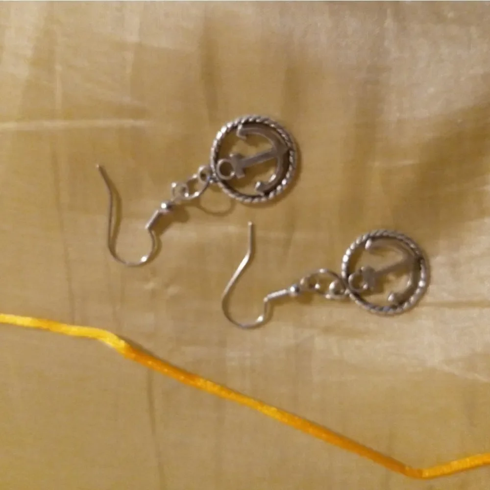 His&hers anchor charm set